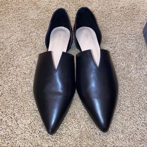 Chic black leather pointed toe flats